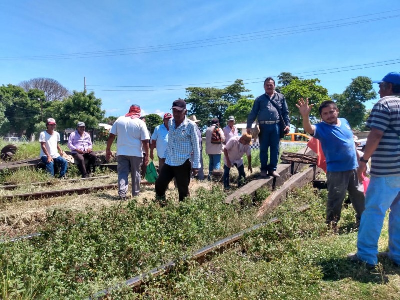 Cumple una semana bloqueo ferroviario en Ixtepec