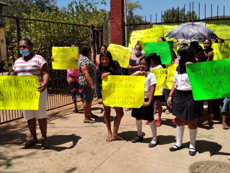 Cumplen dos días en paro escuela primaria de Buena Vista