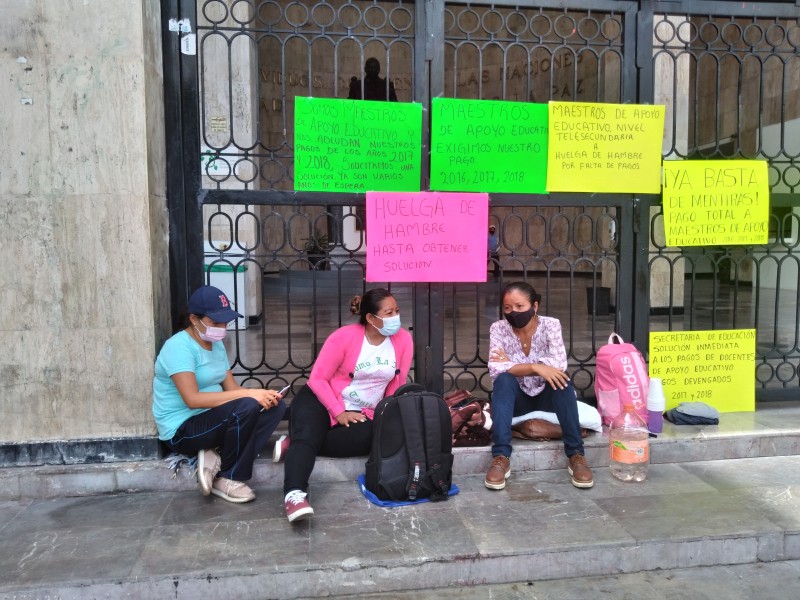 Cumplen maestras 24 horas de Huelga de Hambre.