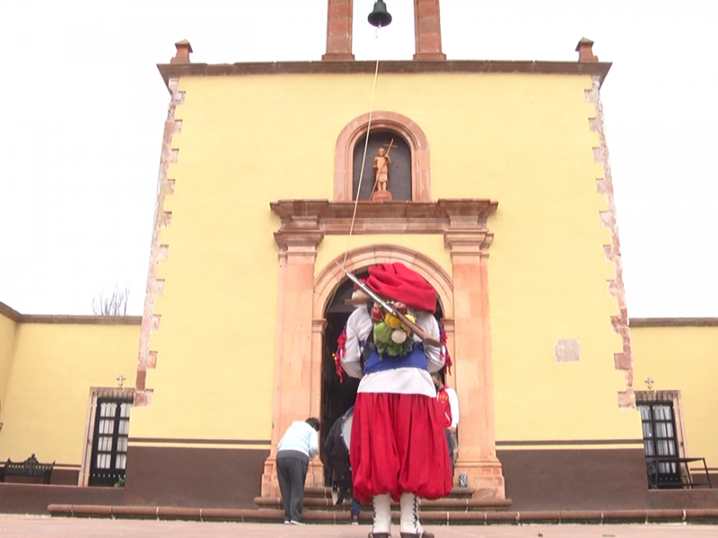 Cumplen sus mandas y agradecen a San Juan Bautista