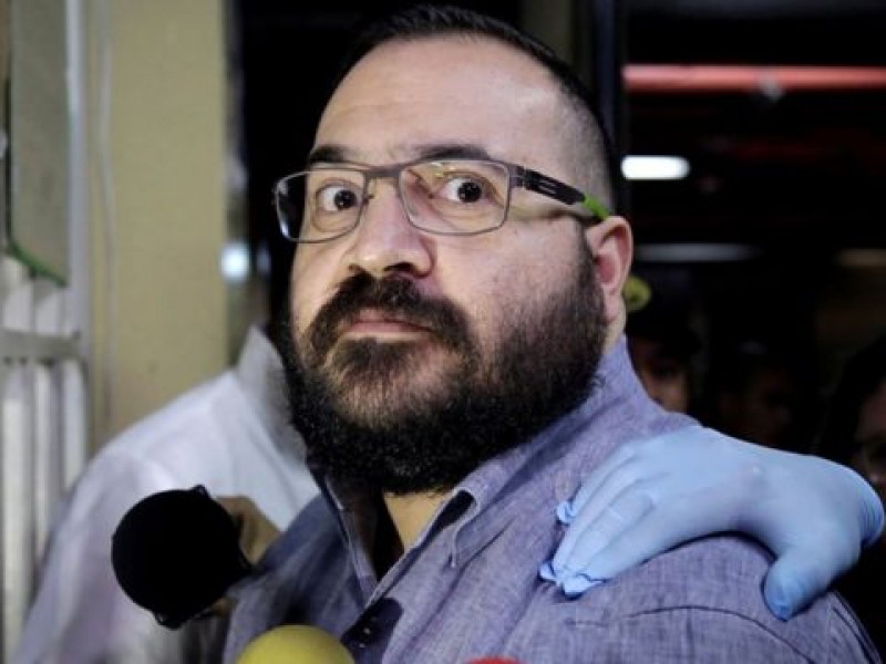 Cumplimentan otra orden de aprehensión contra Javier Duarte