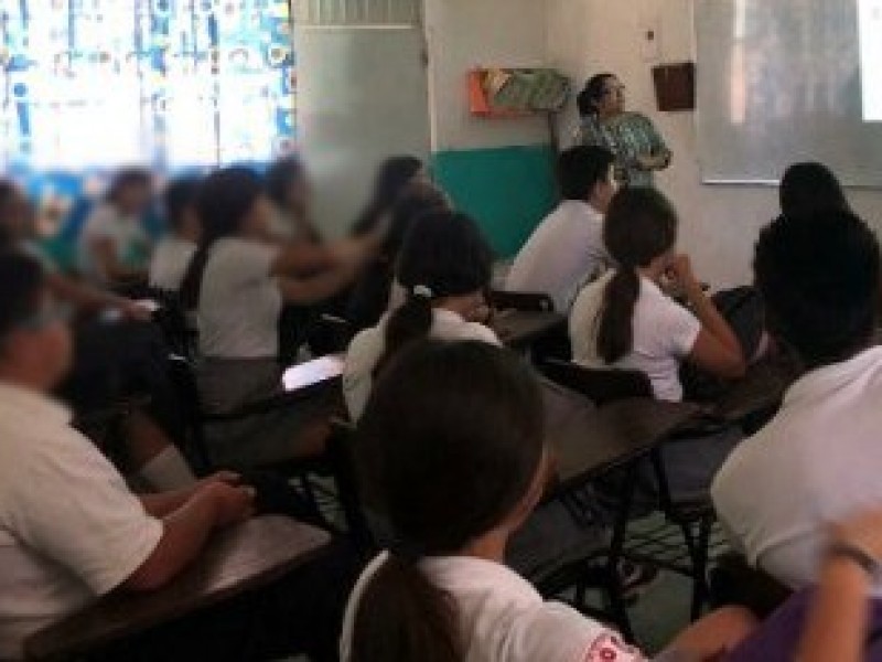 Cuotas están prohibidas en las escuelas