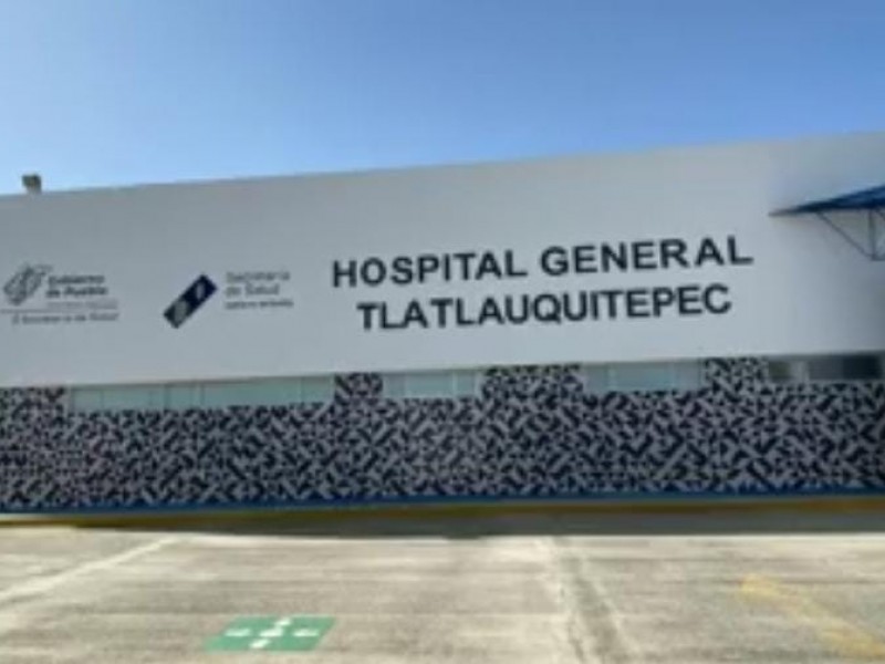 Da a luz mujer afuera del Hospital General de Tlatlauquitepec