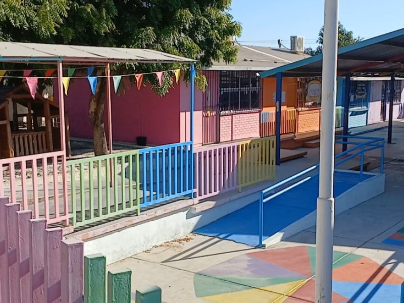 Da atención SEP a problema de garrapatas en jardín de niños