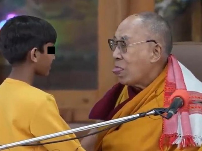 Dalái Lama se disculpa tras pedir beso a un niño