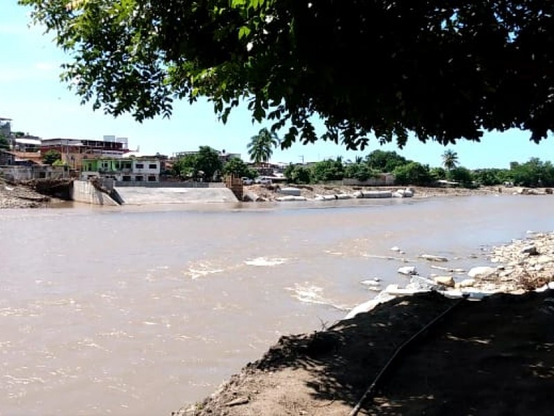 Damnificados de Petatlán dispuestos a ser reubicados