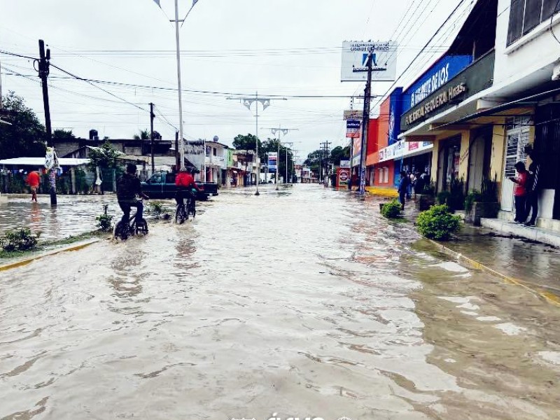 Damnificados en Álamo por inundación