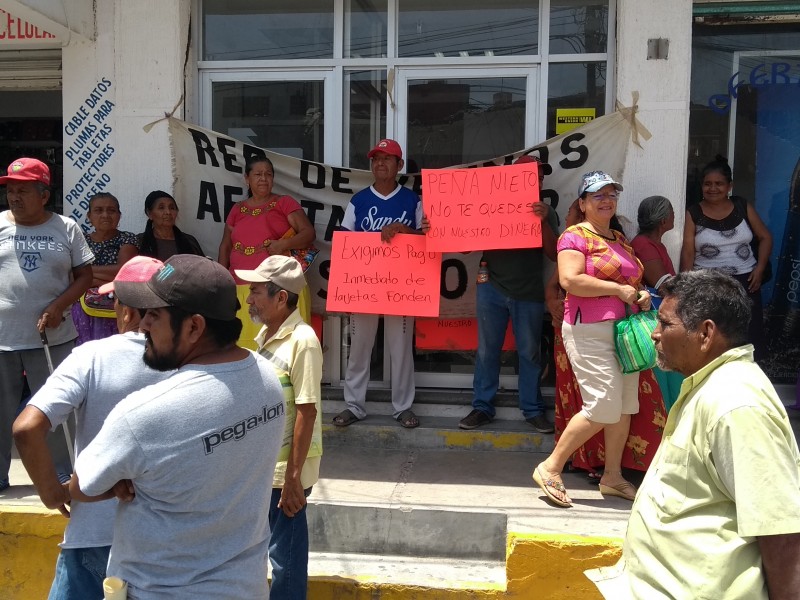 Damnificados protestan en Bansefi