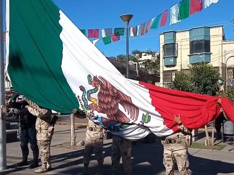 Dan autoridades inicio a actividades de mes patrio