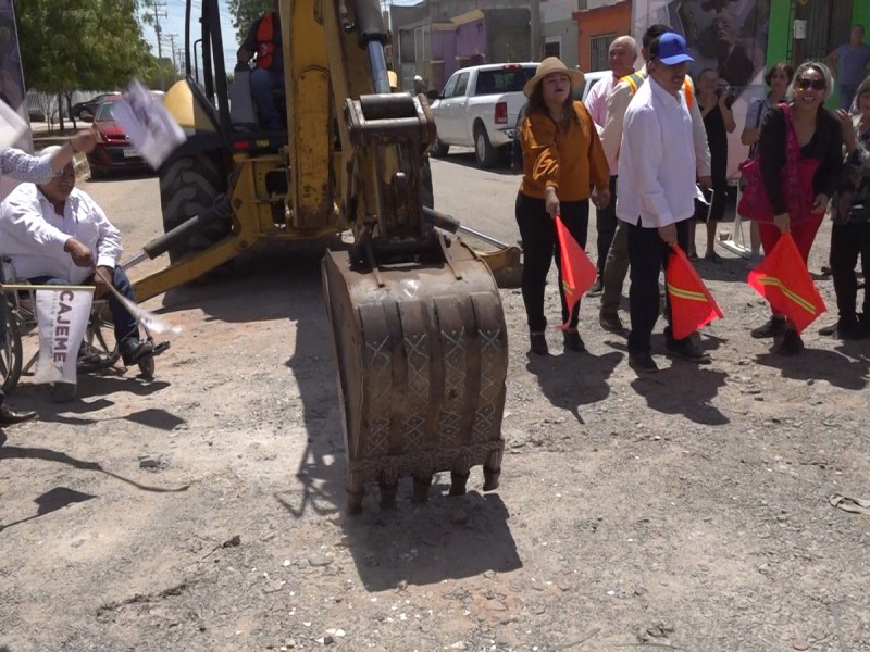 Dan banderazo a rehabilitación de vialidades en colonia Libertad