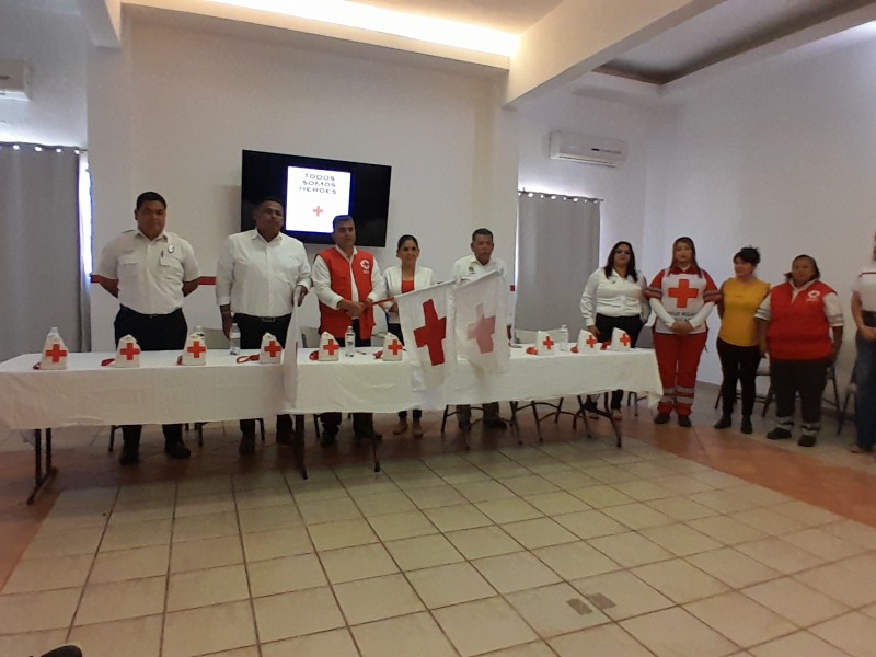 Dan banderazo de inicio colecta  anual Cruz Roja Mexicana