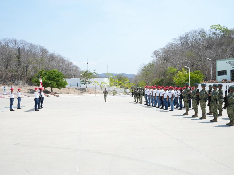 Dan bienvenida a jóvenes del Servicio Militar Nacional en Huatulco