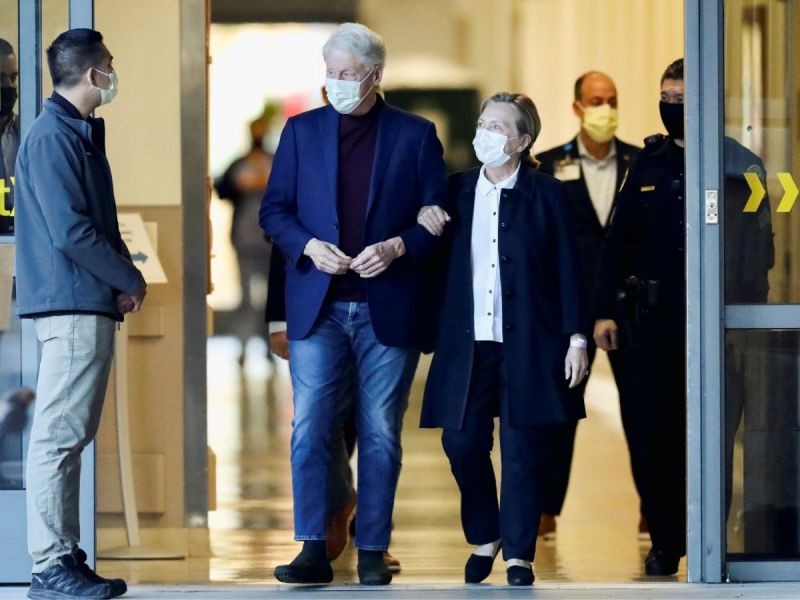 Dan de alta a Clinton tras cinco noches hospitalizado