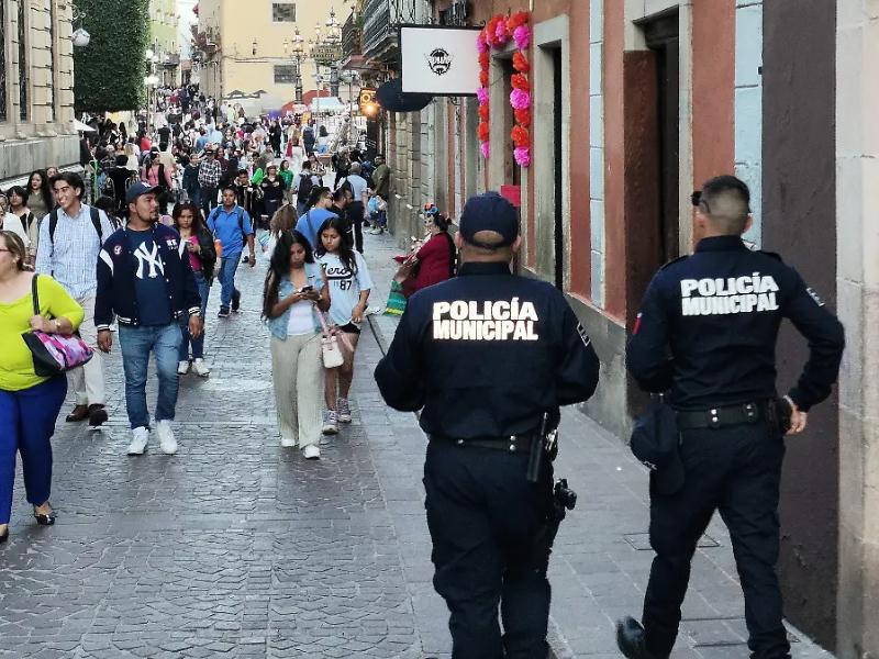 Dan de baja a tres policías por presunto abuso de autoridad