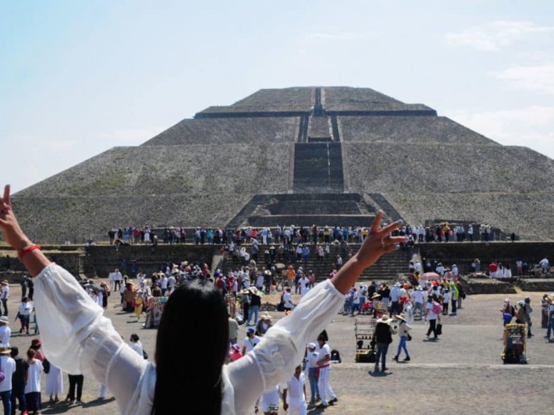 Dan la bienvenida a la primavera en Teotihuacan