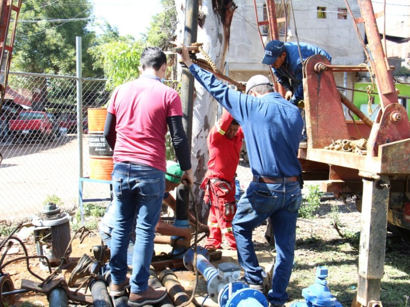 Dan mantenimiento al equipo de bombeo en colonia zamorana