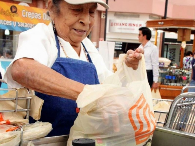 Dan seguimiento a adultos mayores con necesidad