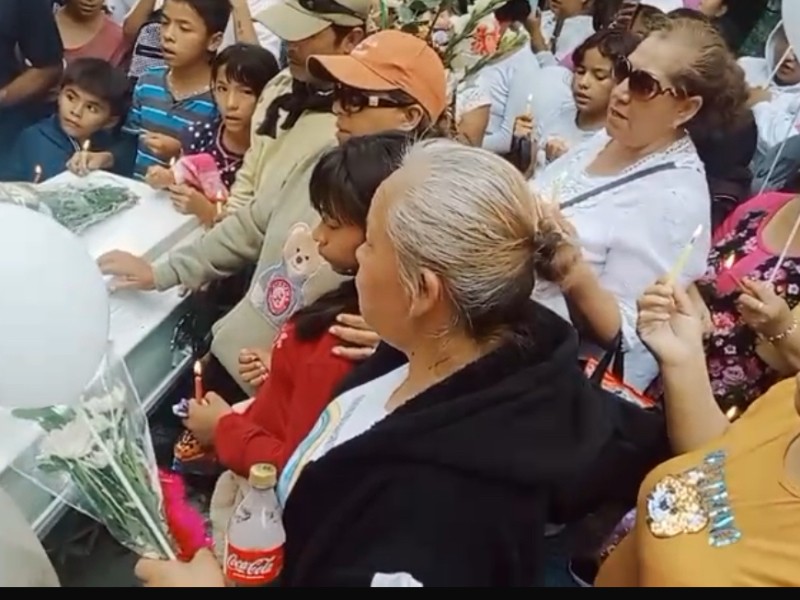 Dan último adiós a la pequeña Dulce