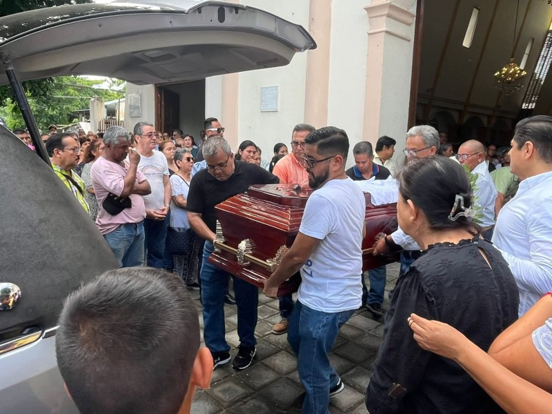 Dan último adiós al odontólogo asesinado en Boca del Río