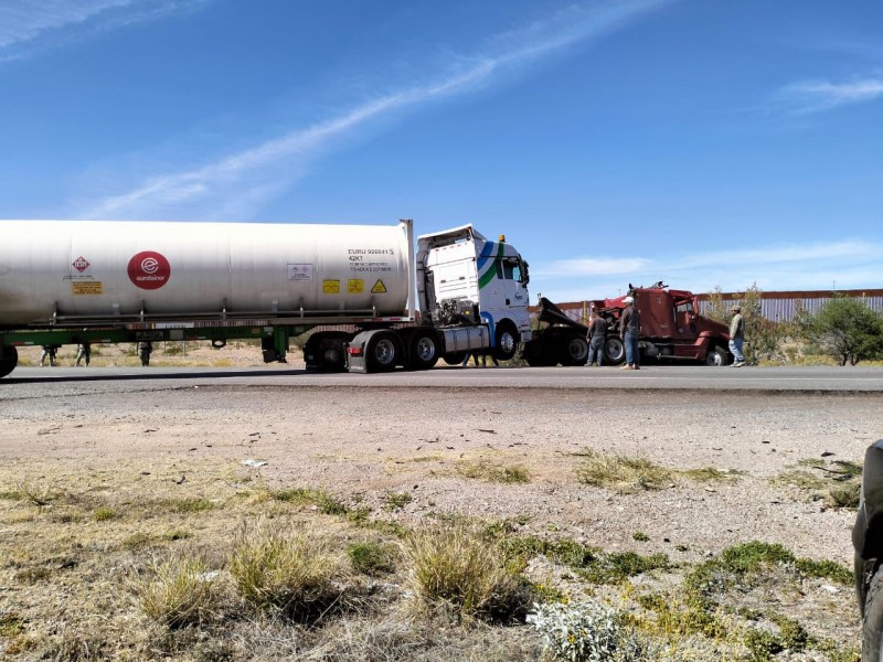 Dañan vehículos con ponchallantas sobre carretera San Luis Río Colorado-Sonoyta