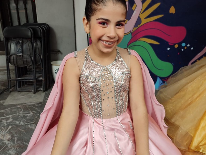 Daniela es la reina infantil del Carnaval de Veracruz