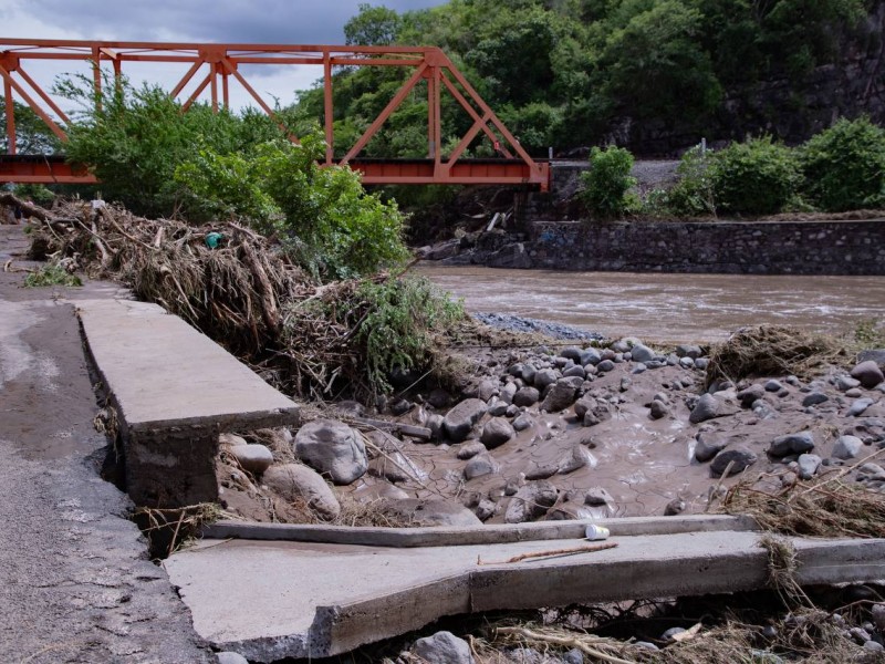 Daños en puentes deje incomunicadas a Jala y El Alcomún