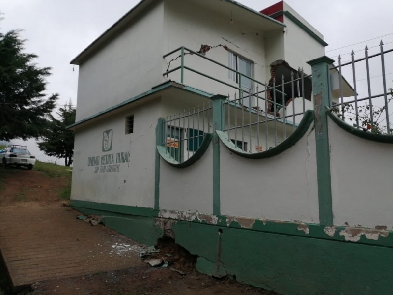 Daños en Unidad Médica del municipio de San Juan Ozolotepec