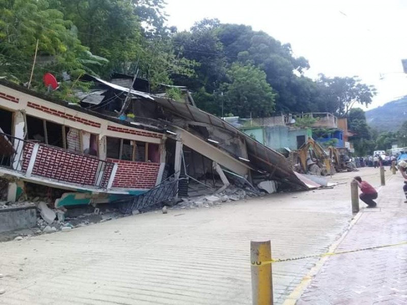 Daños en viviendas deja deslizamiento de ladera