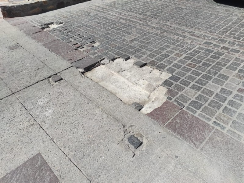 Daños importantes presentan calles y banquetas del centro histórico