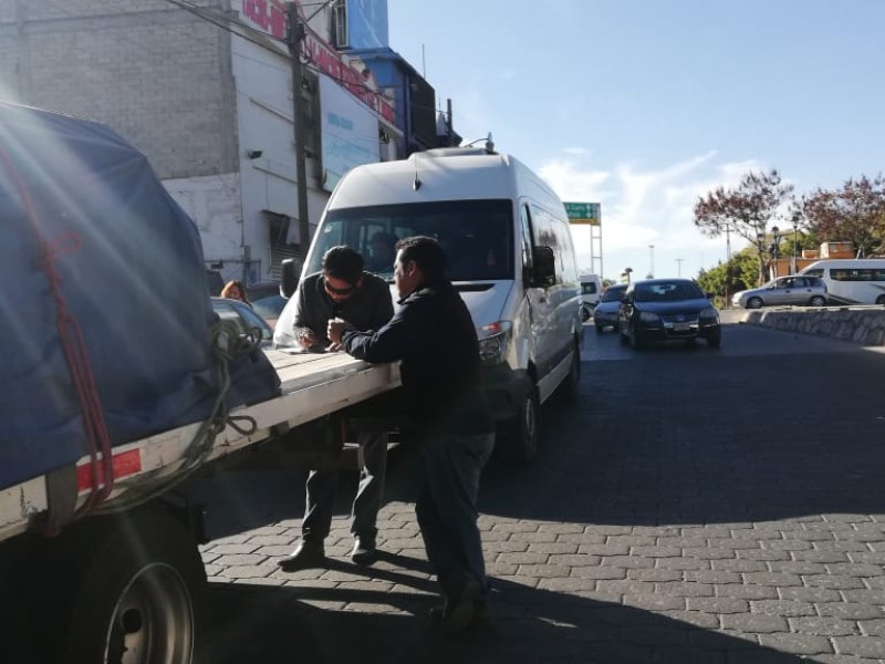 Daños materiales dejó choque en avenida Independencia