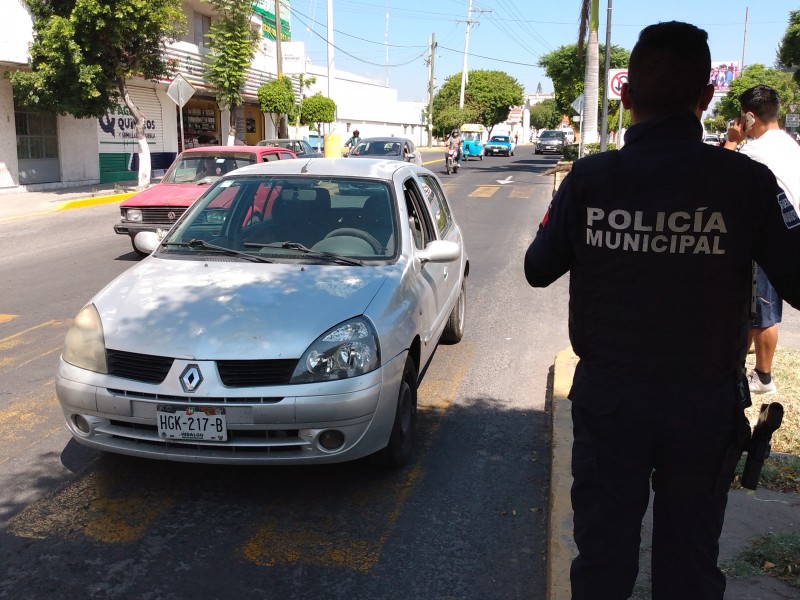 Daños materiales dejó choque frente Casa de Justicia