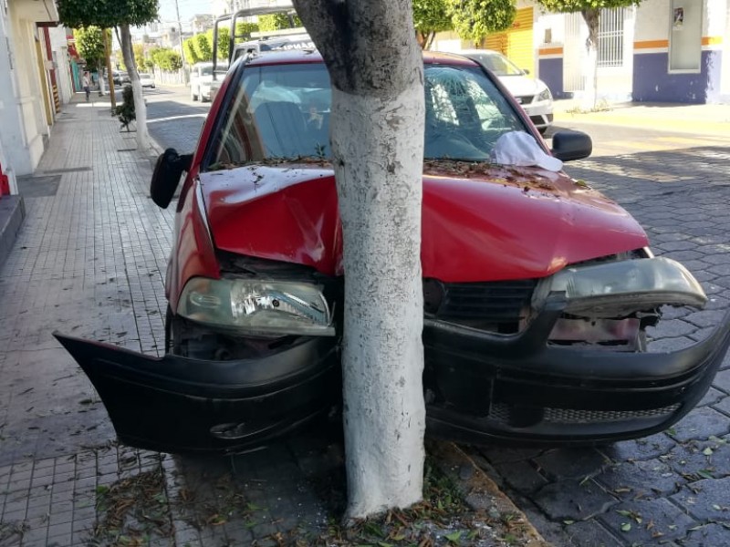 Daños materiales dejó un choque en avenida Indepencia