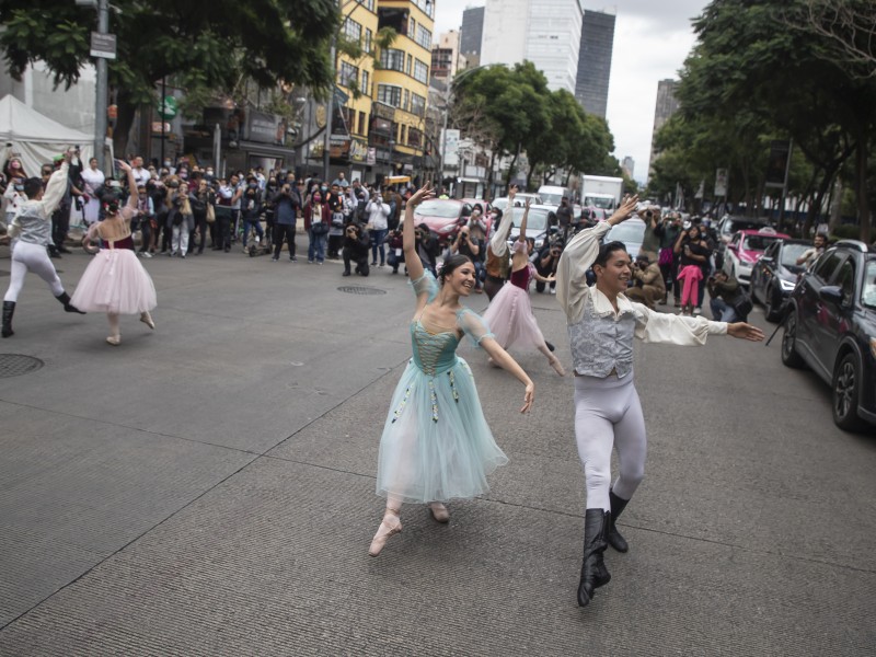 Danzan en calles de Cdmx para democratizar arte