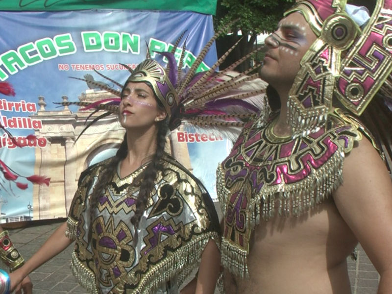 Danzan para honrar a nuestros antepasados aztecas