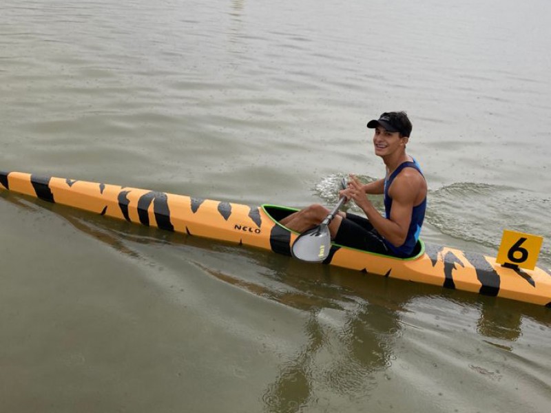 David Valdez logra medalla de plata en canotaje