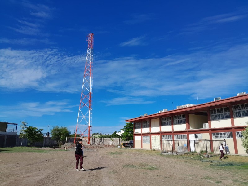 De CFE la antena que se construye en Técnica 94