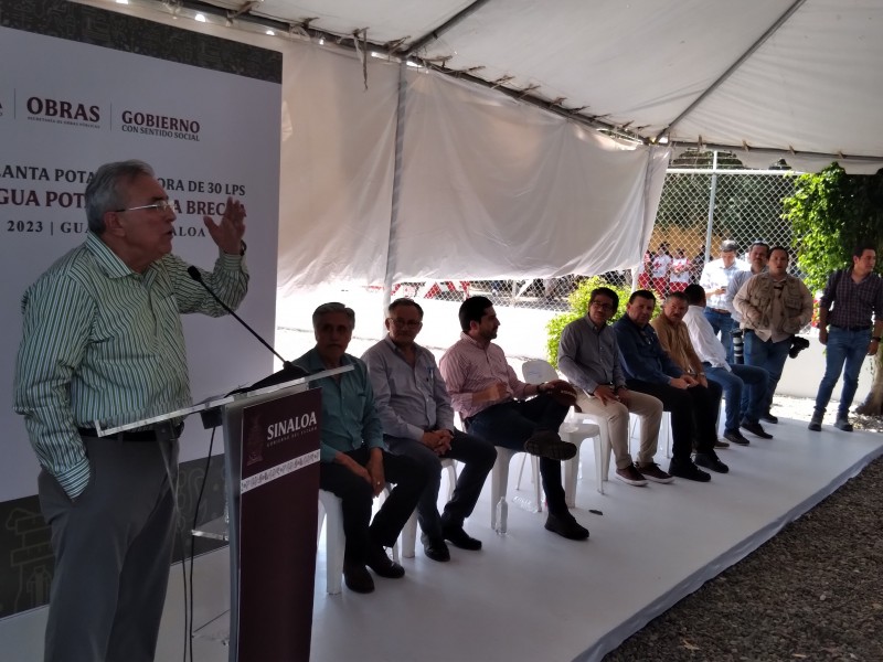 De gira por Guasave el gobernador anuncia e inaugura obras