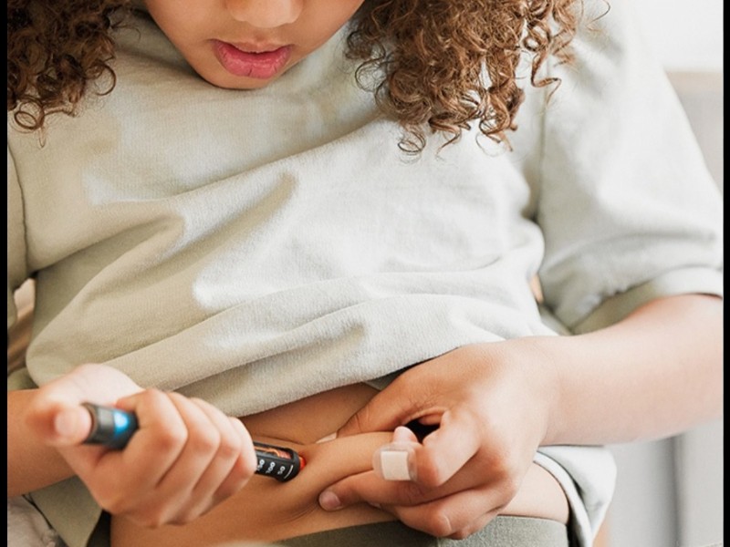 De la sed excesiva al peligro metabólico: síntomas clave de diabetes tipo 1 en menores
