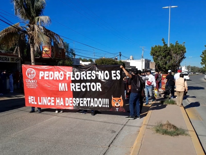 De nueva cuenta alumnos de la UAdeO toman las calles