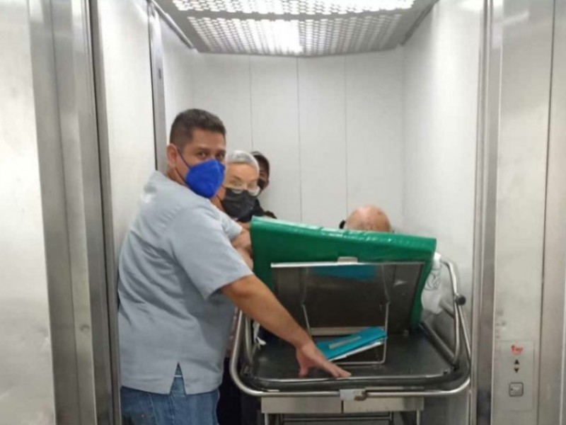 De nueva cuenta se descompone elevador del Hospital 