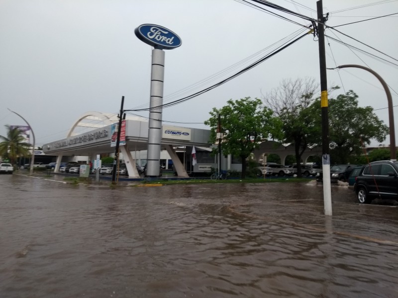 De nuevo intensa lluvia sorprende en LM