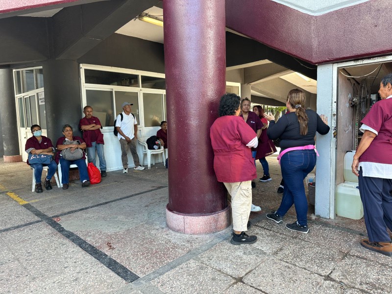 De nuevo paro de brazos caídos en hospital por trabajadores de limpieza