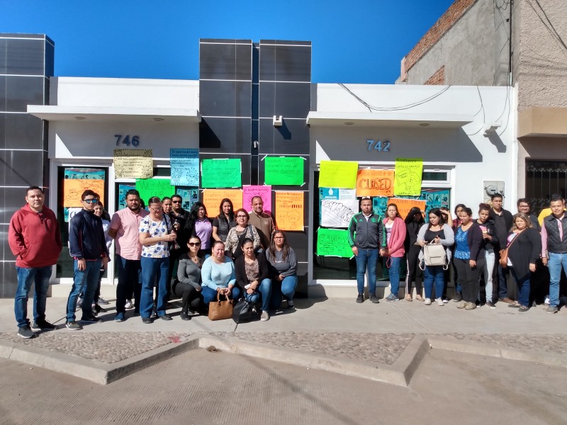 De nuevo protestan maestros de inglés