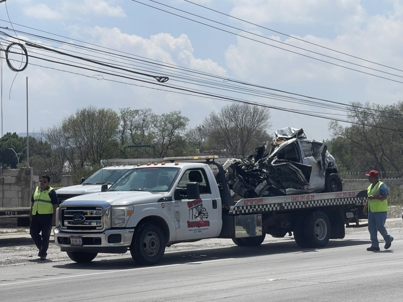 De nuevo unidades pesadas colapsan la 57 por accidente