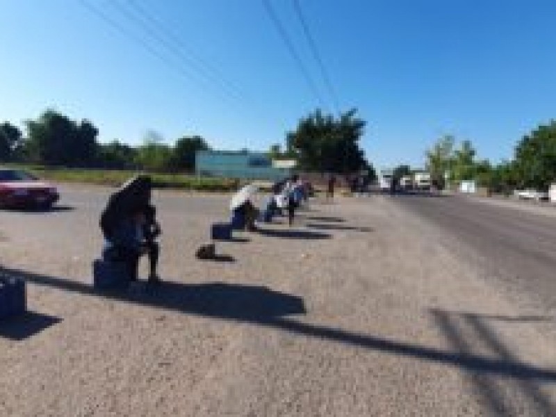 ¡De nuevo!Bloquean carretera Los Mochis -El Fuerte en exigencia de 