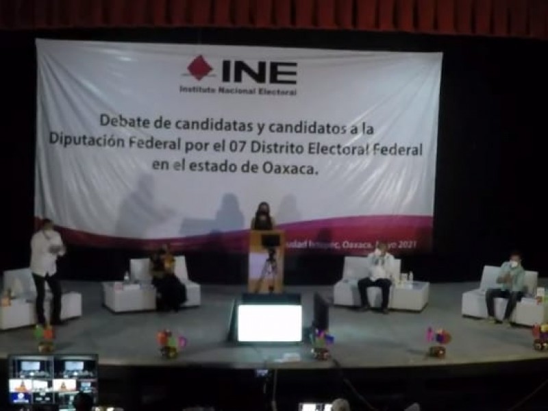 Debate por el séptimo distrito sin discurso de candidatos