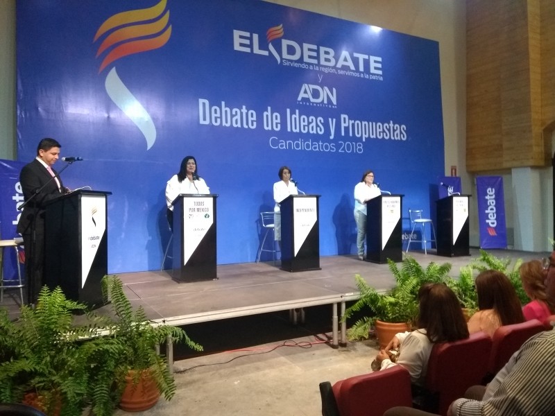 Debaten candidatas al Senado