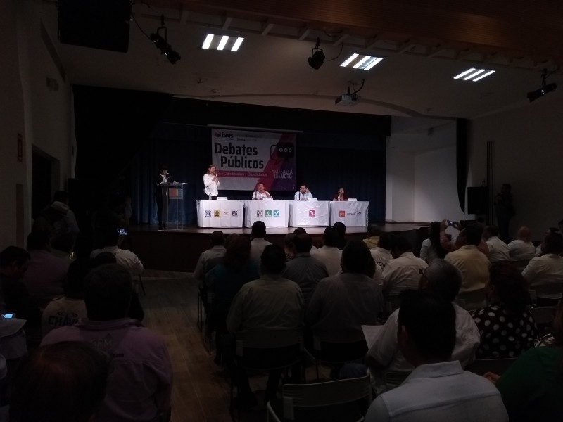 Debaten candidatos por el distrito 04 en Ahome