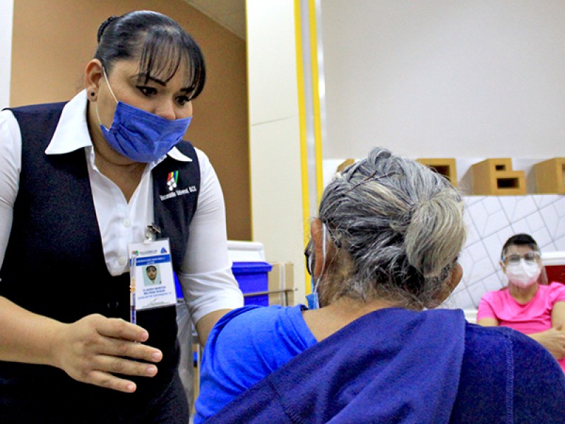 Debe población mantener medidas sanitarias aún con vacunas