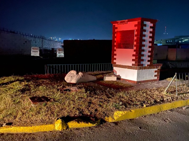 Decapitan estatua del presidente en Atlacomulco